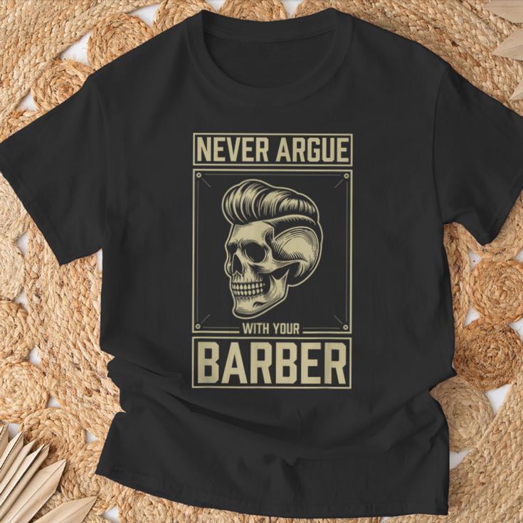 Skull Never Argue With Your Barber クラシック ヴィンテージ バーバー Tシャツ 高齢者への贈り物