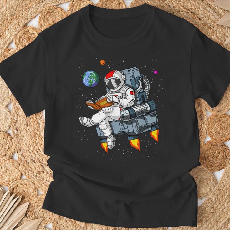 Space Astronaut Reading Book Bookworm Nerd Librarian T-Shirt Gifts for Old Men