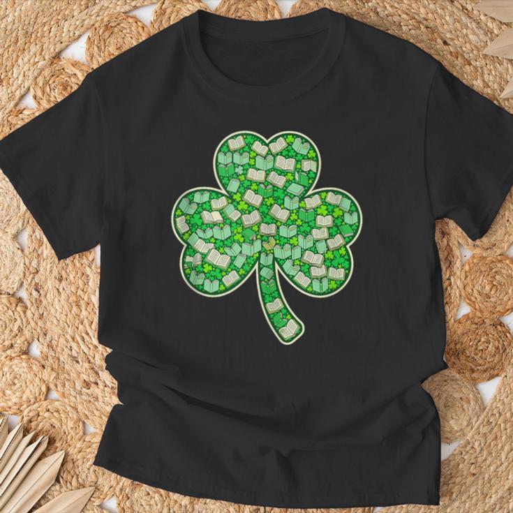 St Patricks Day Bookworm Shamrock Book Lover T-Shirt Gifts for Old Men