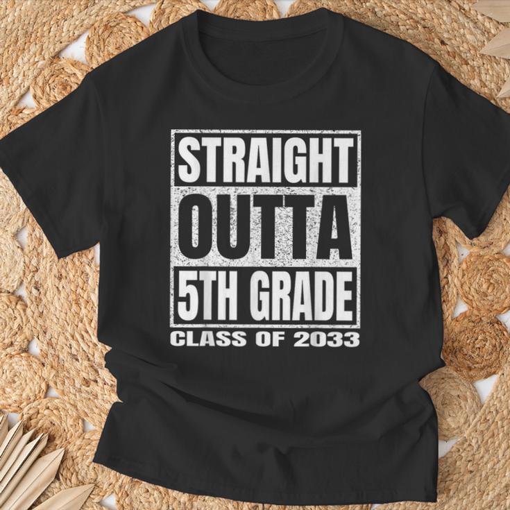 Straight Outta 5Th Gradechool Graduation Class Of 2033 Tシャツ 高齢者への贈り物