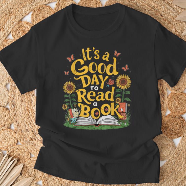 Student It's A Good Day To Read a Book Back To School T-Shirt Gifts for Old Men