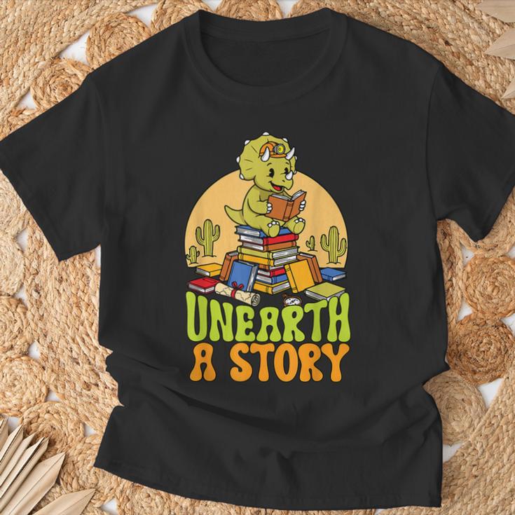 Summer Reading Teacher Unearth a Story Library Book Lover T-Shirt Gifts for Old Men
