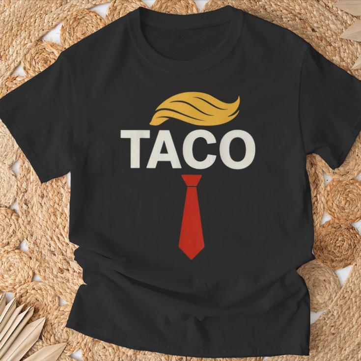 TACO トランプズ・オールウェイズ・チキン・アウト・タコス Tシャツ 高齢者への贈り物