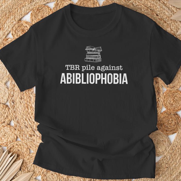 TBR Pile Against Abibliophobia Bookworm Books T-Shirt Gifts for Old Men