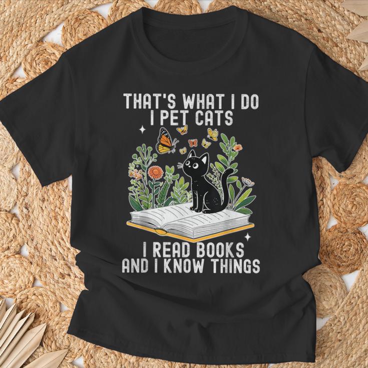 That's What I Do I Pet Cats I Read Books And I Know Things T-Shirt Gifts for Old Men