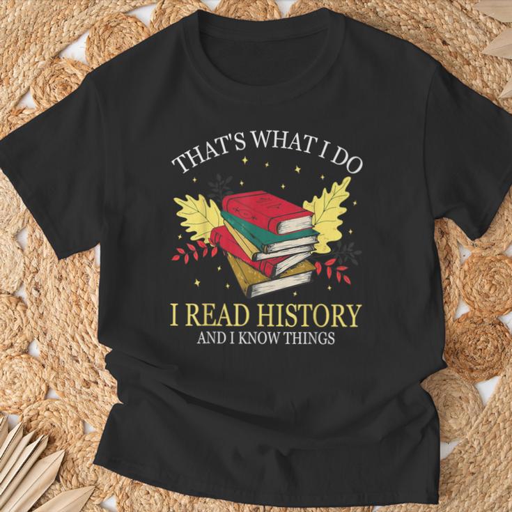 That's What I Do I Read History And I Know Things Book Lover T-Shirt Gifts for Old Men
