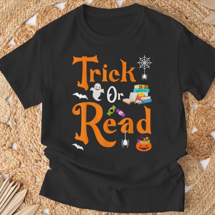 Trick Or Read Halloween Books Reading Lover Reader T-Shirt Gifts for Old Men