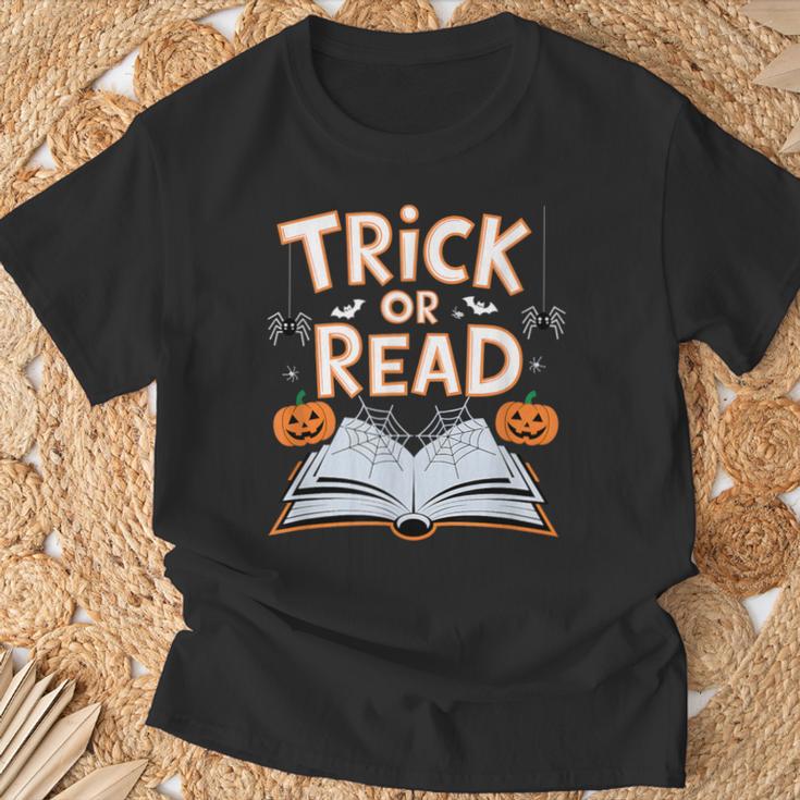 Trick Or Read Reading Book Halloween Pun T-Shirt Gifts for Old Men
