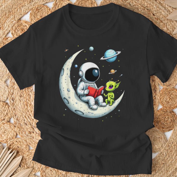 UFO Alien Astronaut Reading Book In Space T-Shirt Gifts for Old Men UFO Alien Astronaut Reading Book In Space T-Shirt Gifts for Old Men