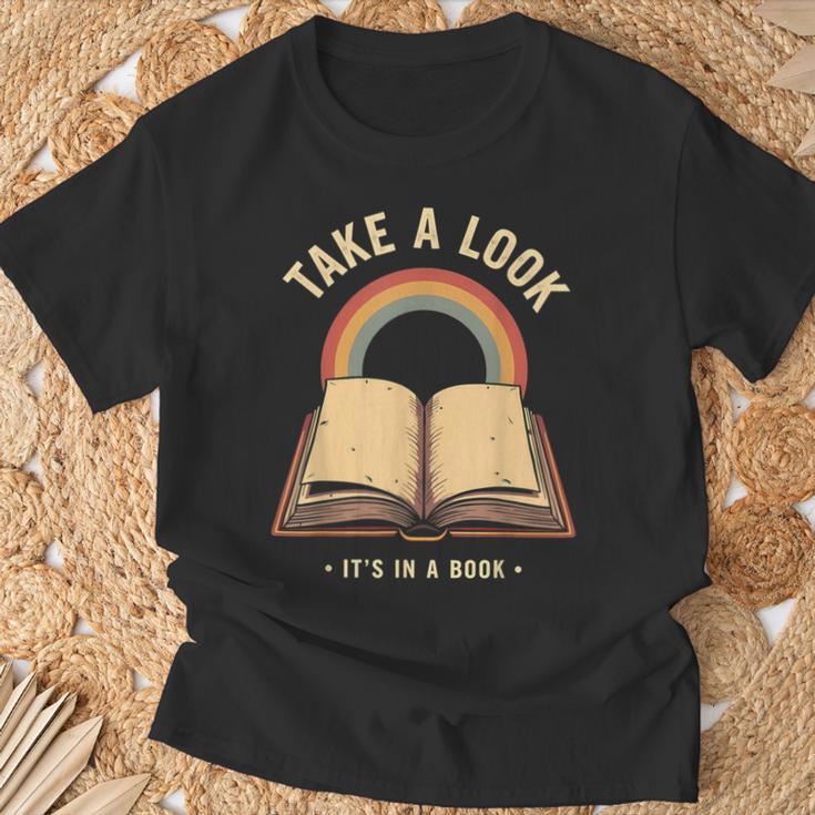 Vintage Rainbow Take a Look It's In a Book Retro Reading Art T-Shirt Gifts for Old Men