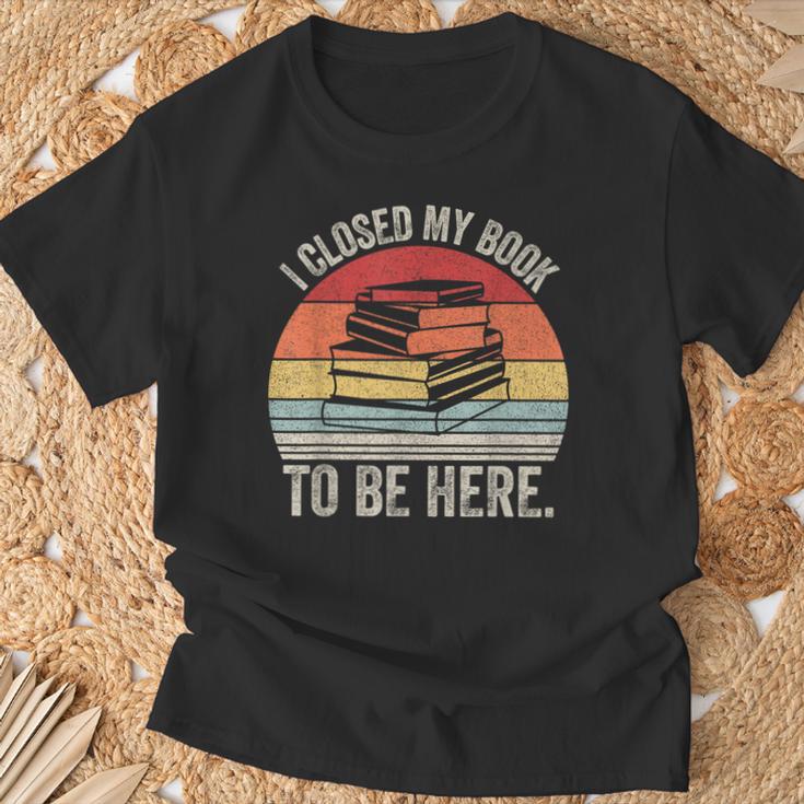Vintage Retro I Closed My Book To Be Here Reader T-Shirt Gifts for Old Men