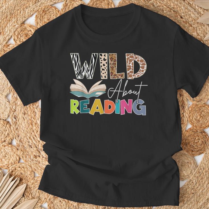 Wild About Reading Reading Books & Bookworm For Book Reader T-Shirt Gifts for Old Men