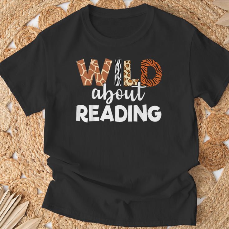 Wild About Reading Teacher Reading Books Back To School T-Shirt Gifts for Old Men