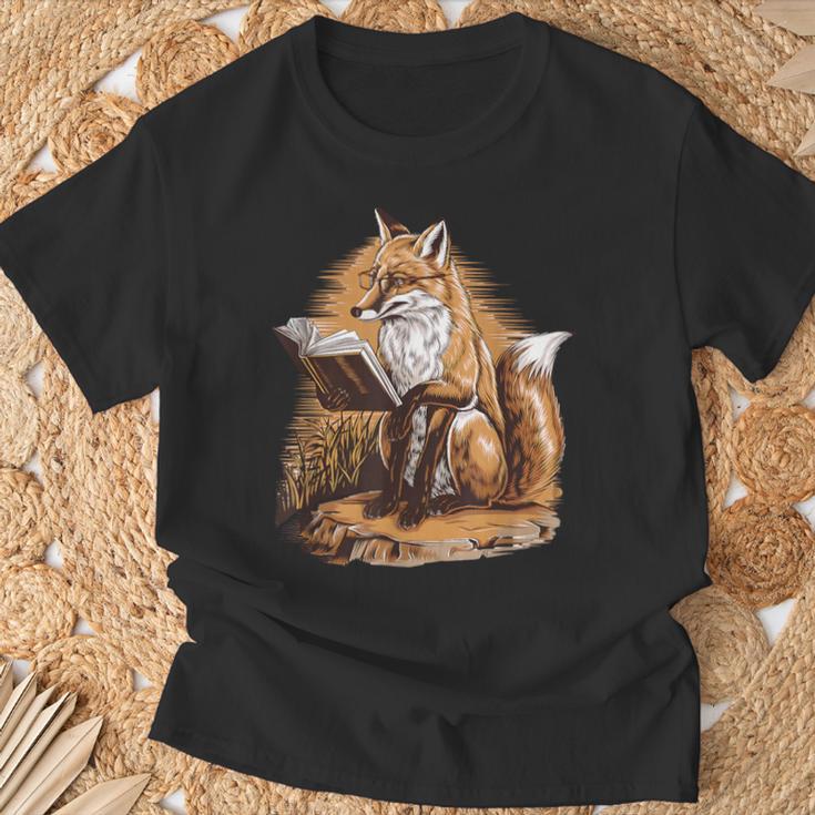 Wise Fox Reading A Book In Glasses T-Shirt Gifts for Old Men