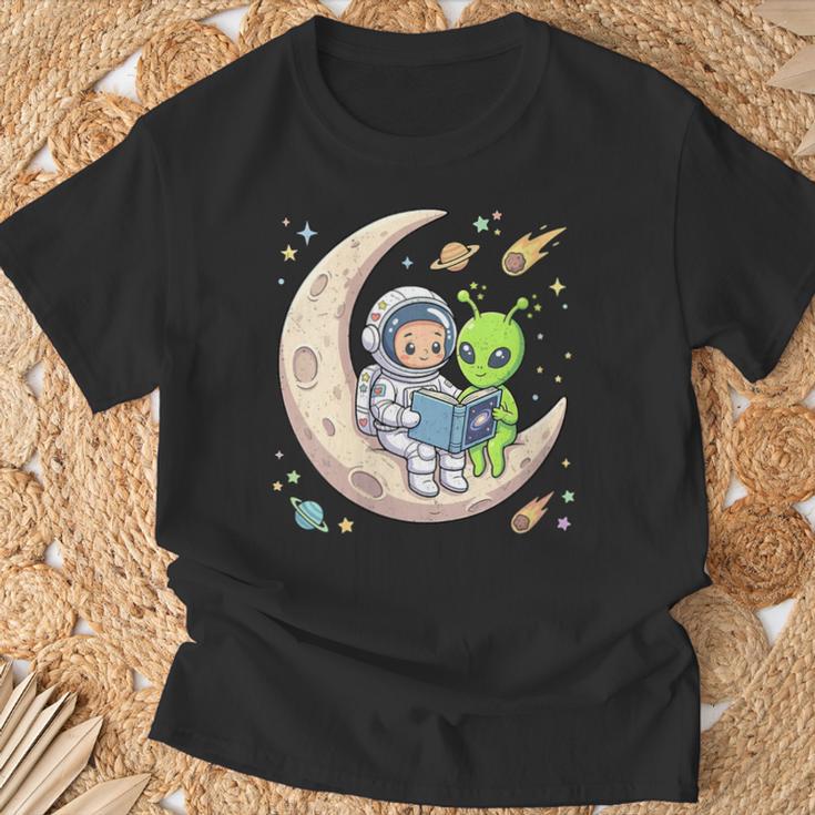 Women's Astronaut Reading Book With Alien Moon Space Astronomy T-Shirt Gifts for Old Men Women's Astronaut Reading Book With Alien Moon Space Astronomy T-Shirt Gifts for Old Men
