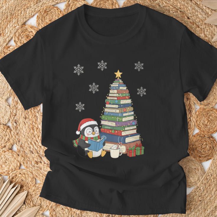 Women's Book Lovers Christmas Tree Reading Penguin Holiday Bookworm T-Shirt Gifts for Old Men