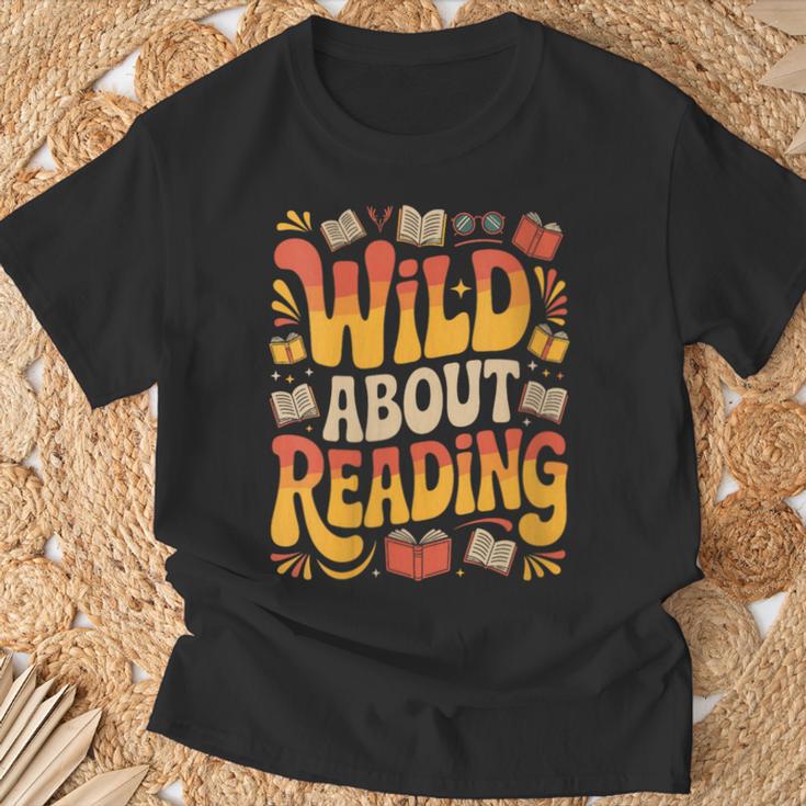 Women's Wild About Reading Zoo Animals For Bookworm Book Reader T-Shirt Gifts for Old Men