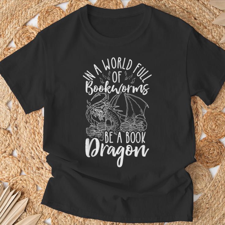 IN A WORLD FULL OF BOOKWORMS BE A Book Dragon Reader T-Shirt Gifts for Old Men