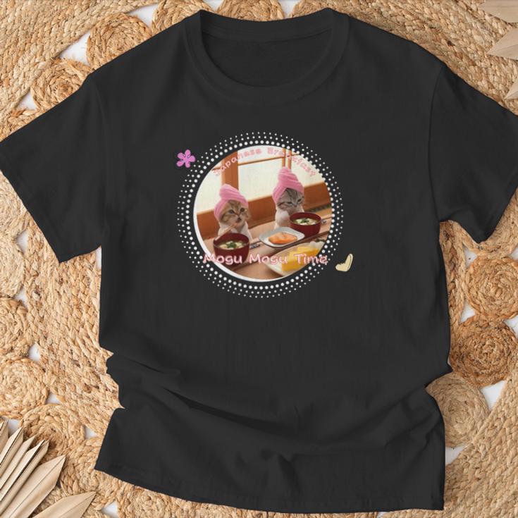 おしゃれ子猫のゆるっと癒し もぐもぐタイム Tシャツ 高齢者への贈り物