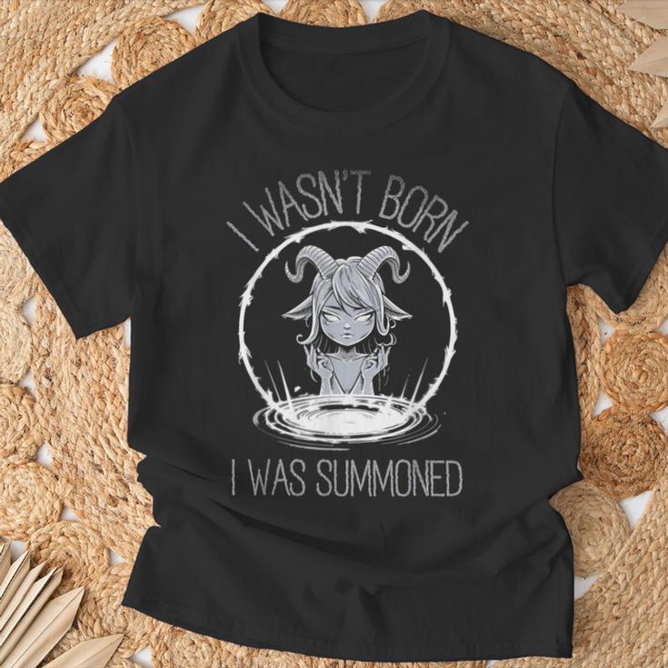 かわいいかわいい悪魔ゴス少女、私は生まれていませんでした 私は召喚されました Tシャツ 高齢者への贈り物