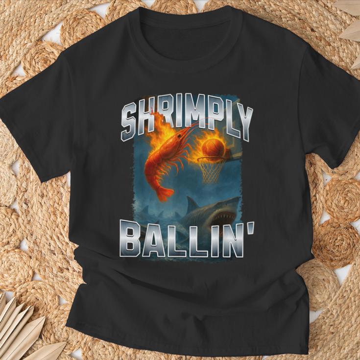 エビのバリン 燃えるようなエビがサメの上に沈むミーム。 Tシャツ 高齢者への贈り物