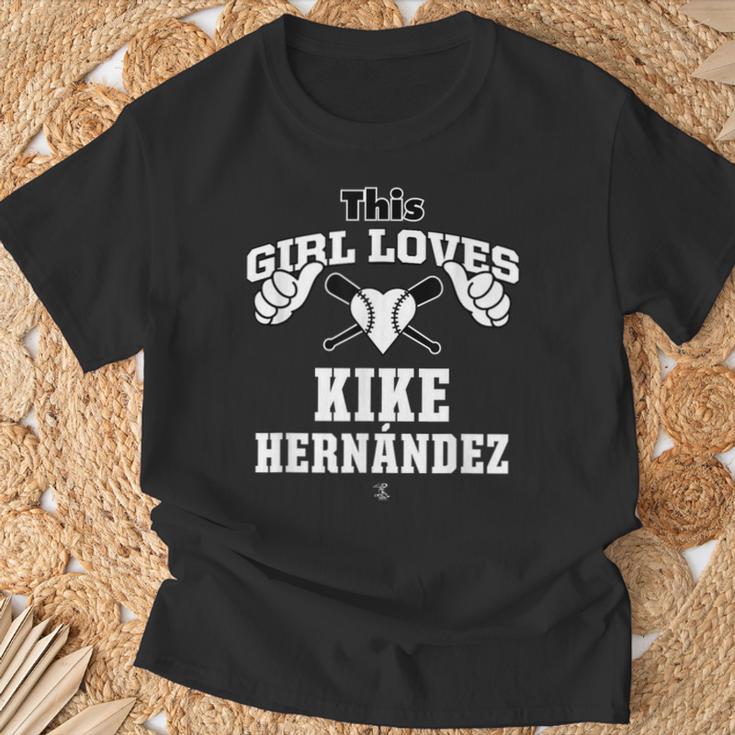 キケ・ヘルナンデス This Girl Loves Gameday Tシャツ 高齢者への贈り物