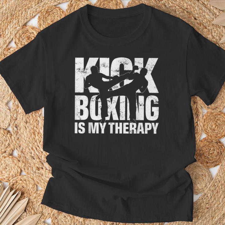 キックボクシングは私の治療法、キックボクシングの試合モチーフのキックボクサー Tシャツ 高齢者への贈り物