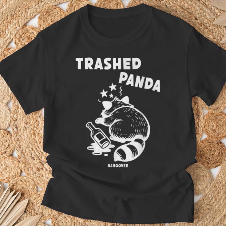 ゴミ箱パンダ 二日酔い ソーシャルメディア 狂った酔ったアライグマ Tシャツ 高齢者への贈り物