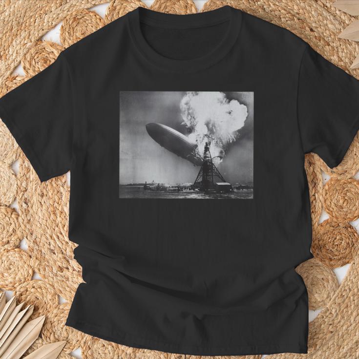サム・シェアによるヒンデンブルク大惨事 Tシャツ 高齢者への贈り物