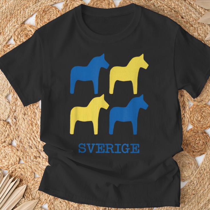 スウェーデンダラ馬スウェーデン国旗 Tシャツ 高齢者への贈り物