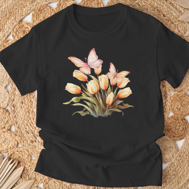 チューリップと蝶の花のデザイン。 Tシャツ 高齢者への贈り物
