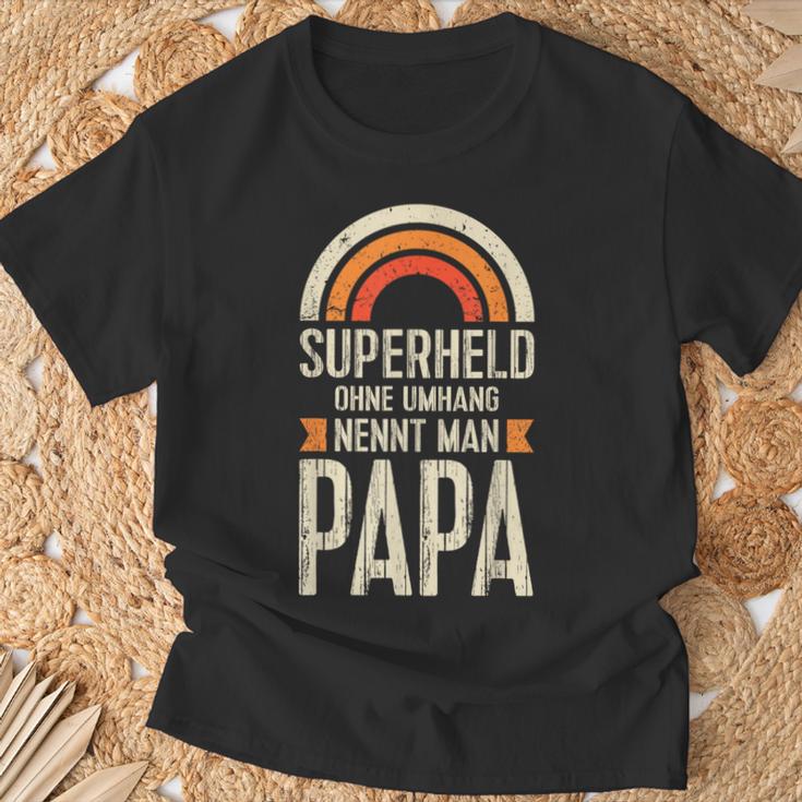 ドイツ語でケープなしのお父さんスーパーヒーロー、父の日 Tシャツ 高齢者への贈り物
