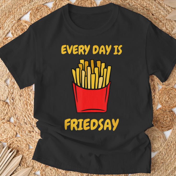 フライドポテトは毎日がフライデーモチーフのフライドポテト Tシャツ 高齢者への贈り物
