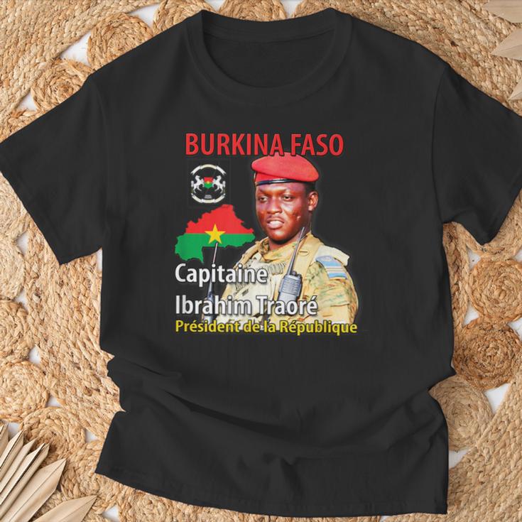ブルキナファソ キャプテンイブラヒム・トラオレ 大統領 Tシャツ 高齢者への贈り物