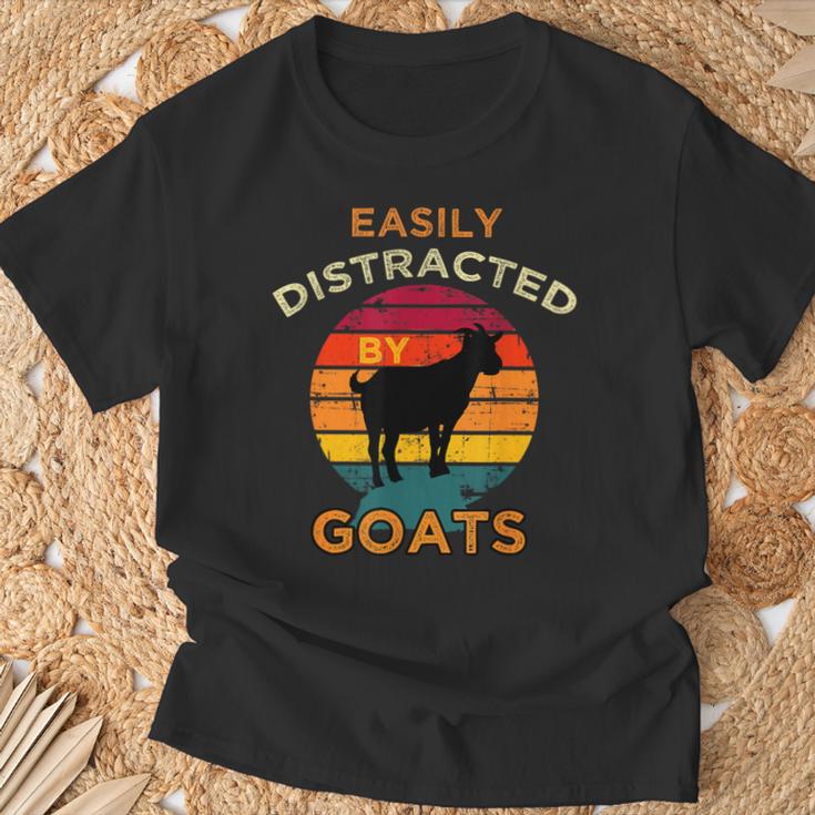 ヤギに簡単に気を取られるヤギ農場 Tシャツ 高齢者への贈り物