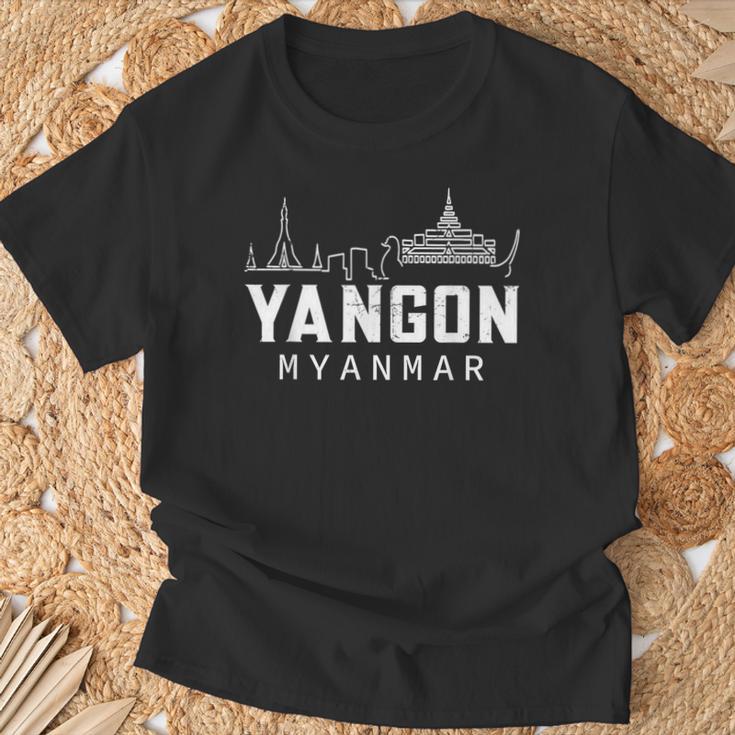 ヤンゴン ミャンマー Tシャツ 高齢者への贈り物