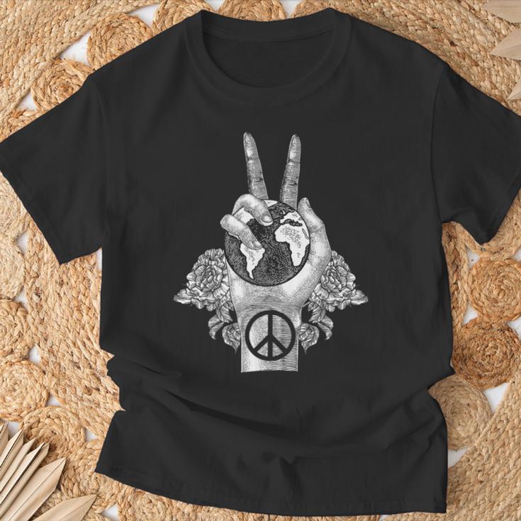 ワールドピース アースデイ セレブレーション ピースサイン ハンドジェスチャー Tシャツ 高齢者への贈り物