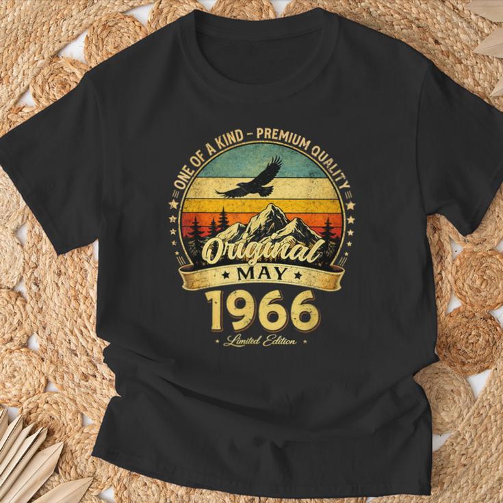 ヴィンテージカー 1966 年5月 60 歳の誕生日 1966 年のクラシックカー Tシャツ 高齢者への贈り物