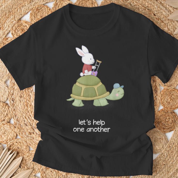 亀とウサギ もう一人を助けましょう Tシャツ 高齢者への贈り物