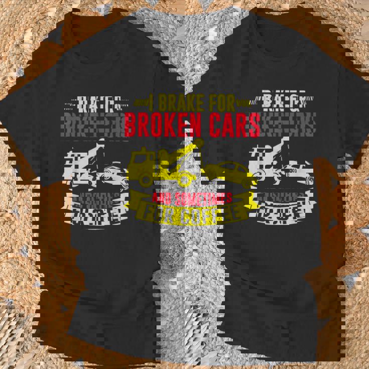 壊れた車や、時にはコーヒーレッカー車にもブレーキをかけます。 Tシャツ 高齢者への贈り物
