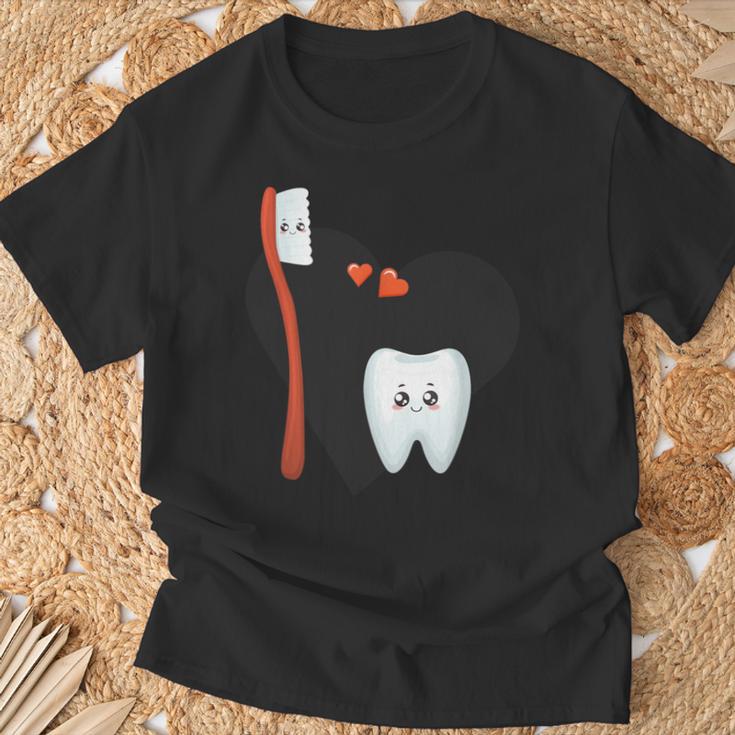 歯ブラシと歯のかわいいイラスト Tシャツ 高齢者への贈り物