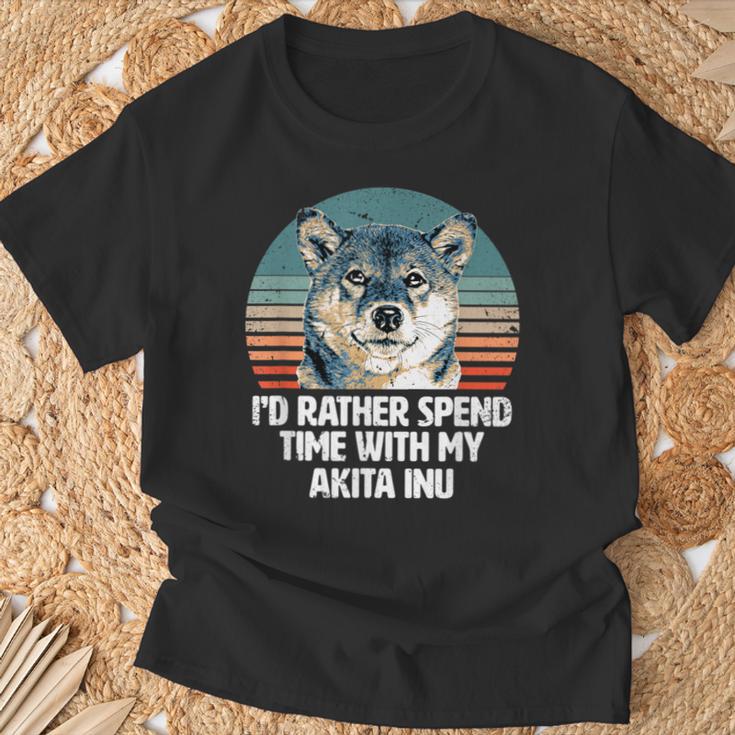 秋田犬と時間を過ごしたい 面白い秋田犬。 Tシャツ 高齢者への贈り物