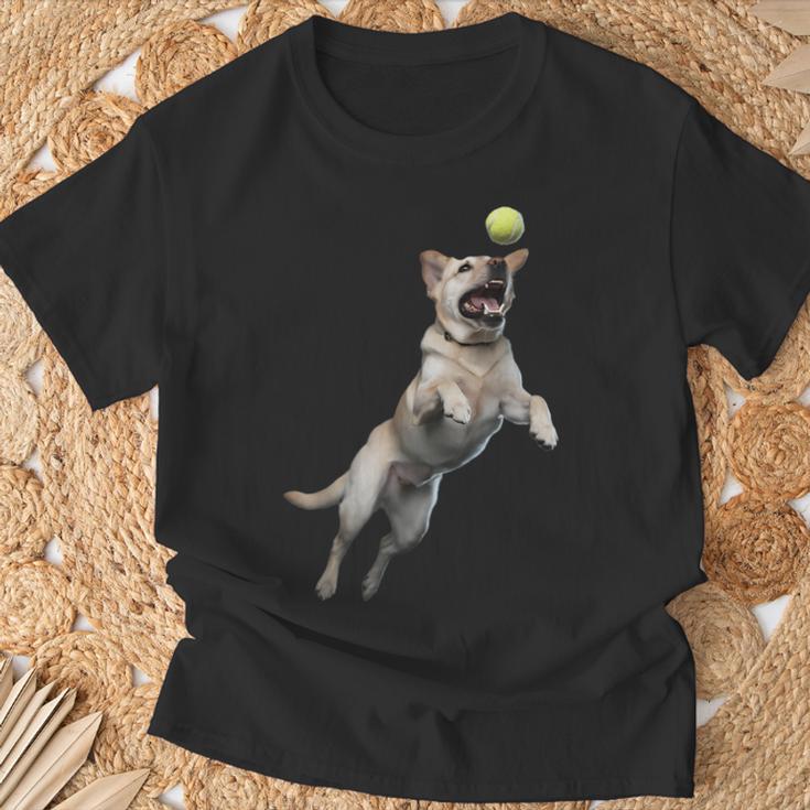 遊び心のあるラブラドールレトリーバー フェッチ 追いかけてテニスボール Tシャツ 高齢者への贈り物