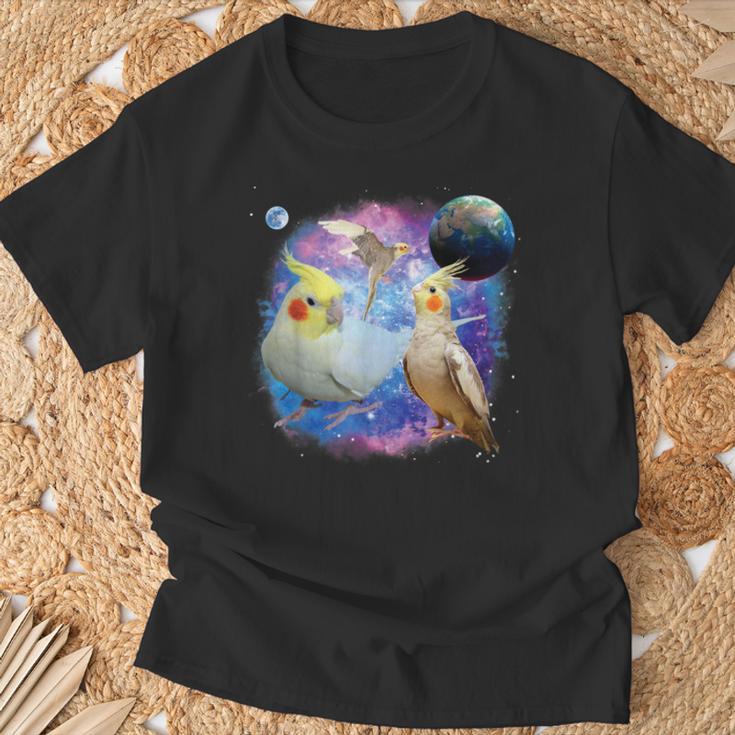 銀河を飛んでいる面白いオカメインコ オカメインコ Tシャツ 高齢者への贈り物