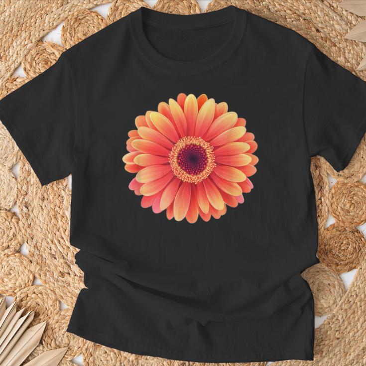 開花期のハンサムなガーベラの花 Tシャツ 高齢者への贈り物