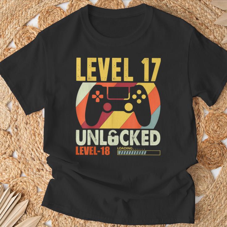面白い17歳の誕生日 17歳 ギフト レベル17 アンロック Tシャツ 高齢者への贈り物