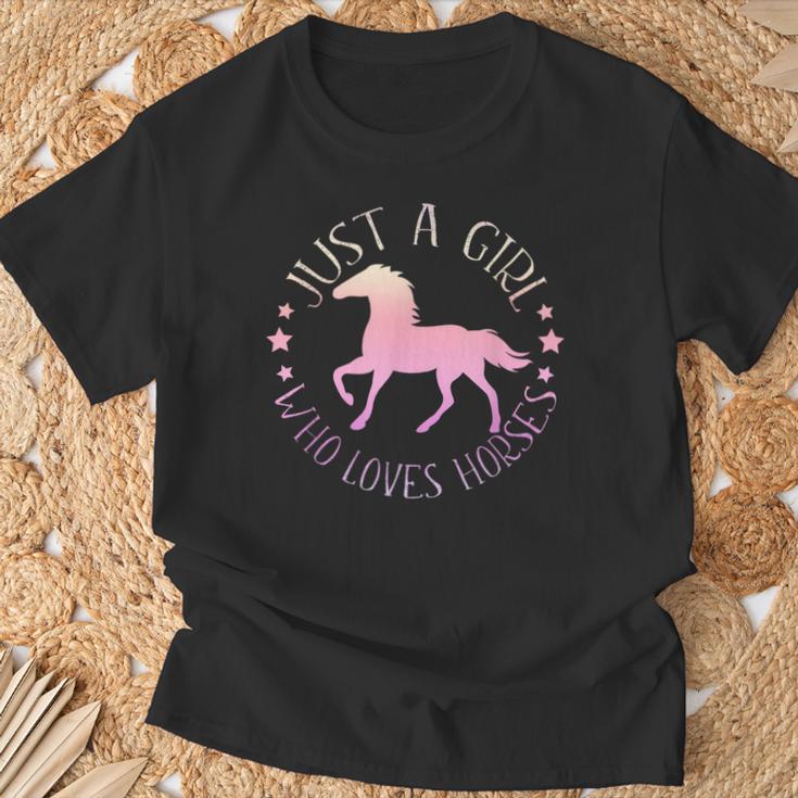 馬を愛するただの女の子乗馬のための面白い引用 Tシャツ 高齢者への贈り物