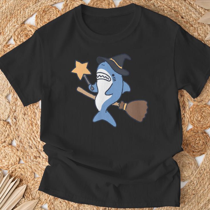 魔法を使いそうなサメ ハロウィン Tシャツ 高齢者への贈り物