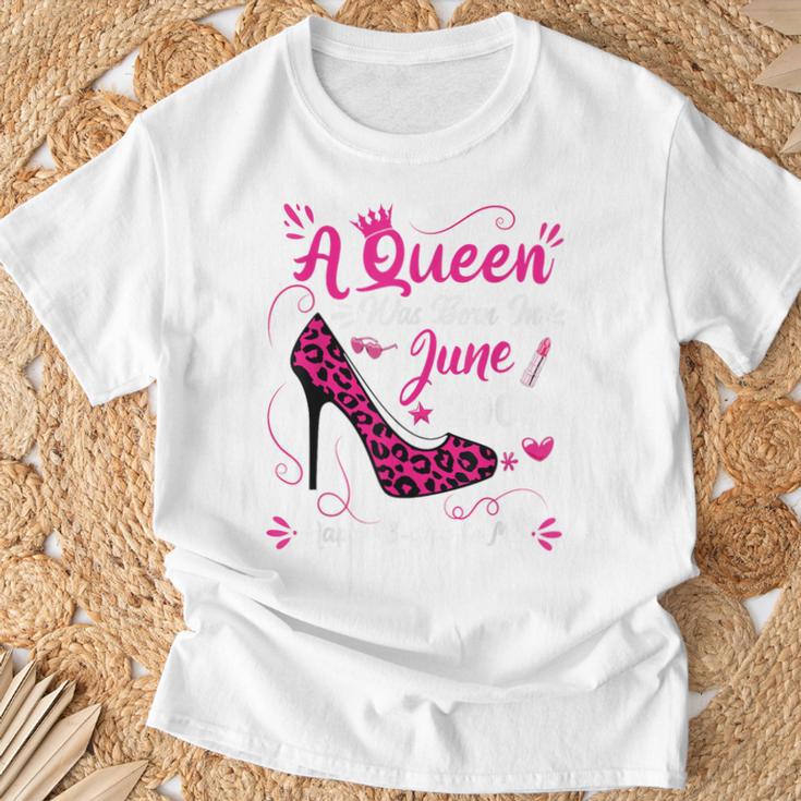 20歳の誕生日 ハイヒール A Queen Was Born In 2006 Tシャツ 高齢者への贈り物