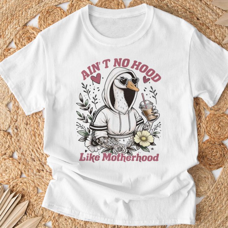 Ain’T No Hood Like Motherhood Goose Mom T-Shirt Gifts for Old Men Ain’T No Hood Like Motherhood Goose Mom T-Shirt Gifts for Old Men